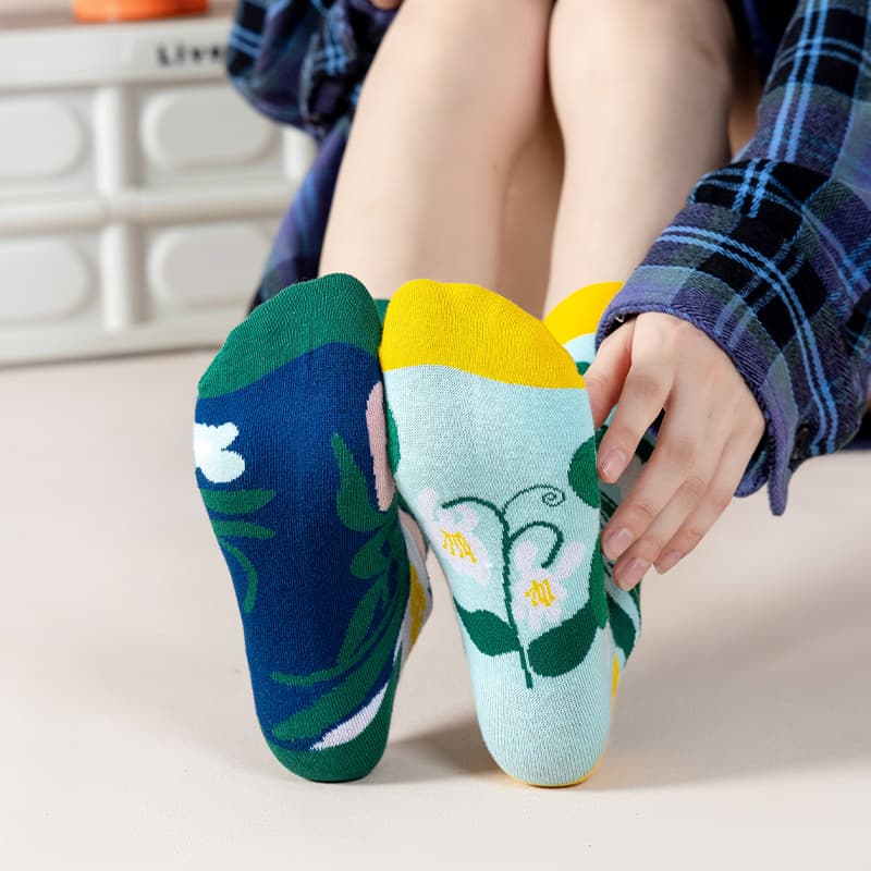 Lotus Bloom Socks - TheSockWave