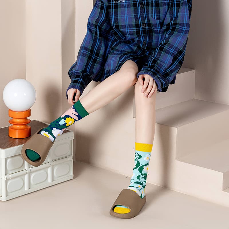 Lotus Bloom Socks - TheSockWave
