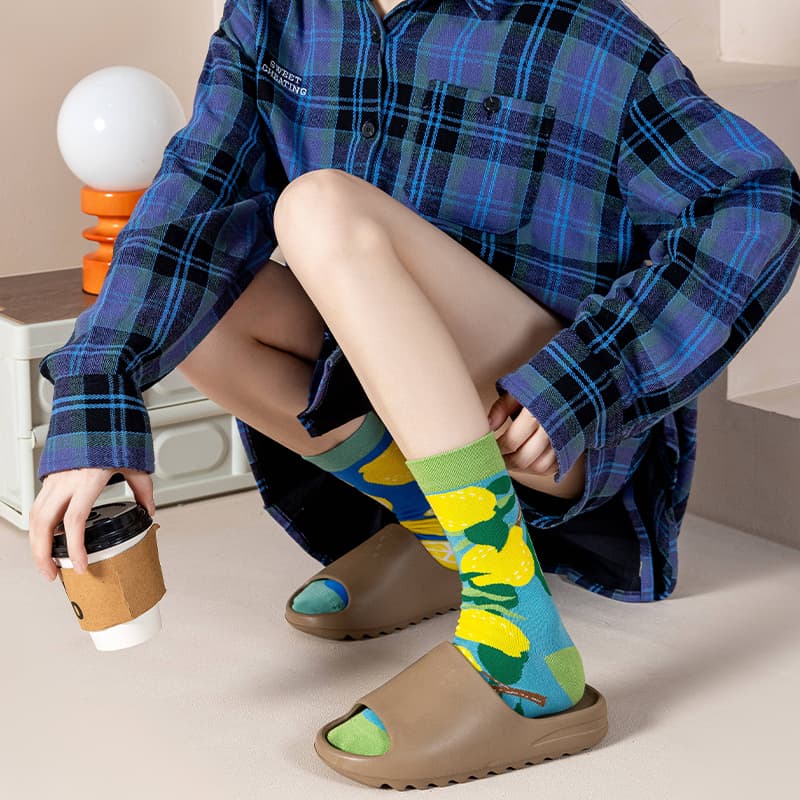 Lotus Bloom Socks - TheSockWave